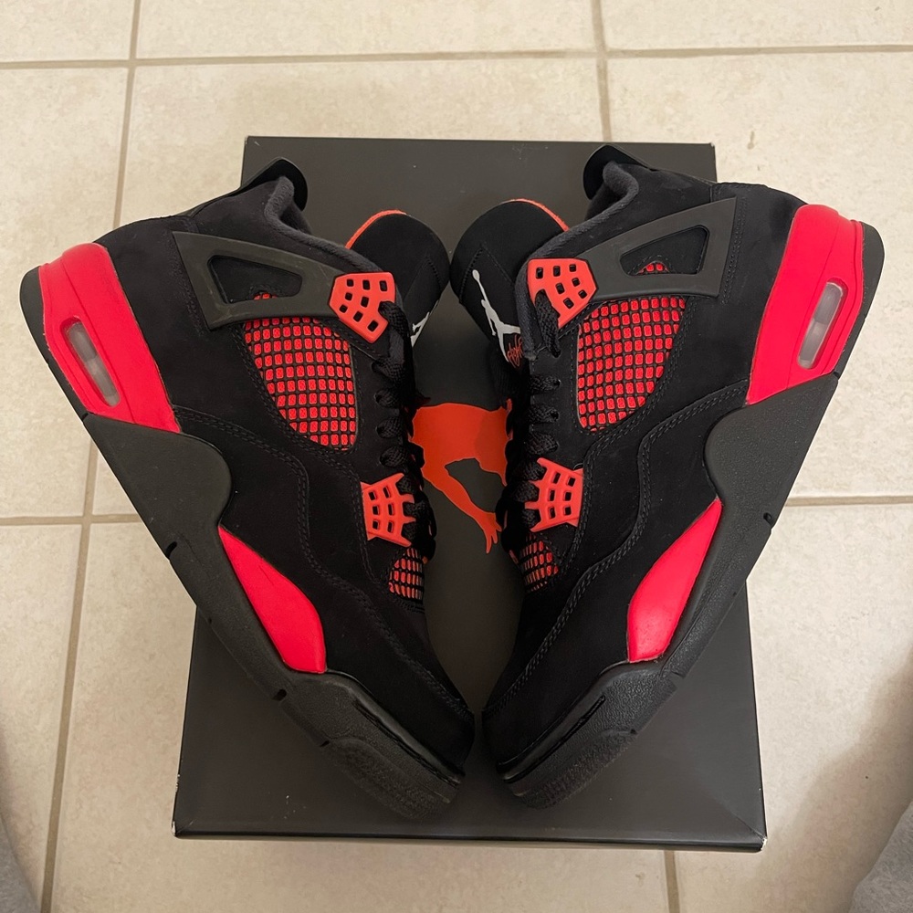 Jordan 4 red thunder size 8.5